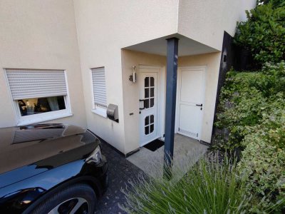 Freundliche und modernisierte 1-Raum-Wohnung mit neuer Einbauküche in Siegburg
