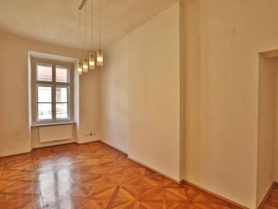 Wunderschöne gepflegte Altbau-Wohnung mit 8 Zimmern zu verkaufen.