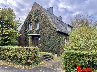 Emmerich-Hüthum – Platz für Ideen: Großes Grundstück mit Haus zum Sanieren und möglichem Bauplatz