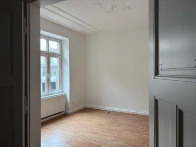 sehr schöne 3 Zimmer Wohnung im Altbau
