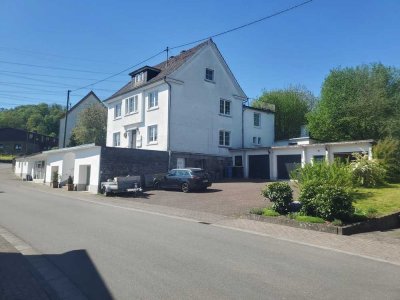 Mehrgenerationenhaus mit Nutzfläche und großem Grundstück