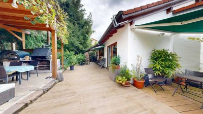 1 Familienhaus inkl. Einliegerwohnung und 4 Garagen und Grundstück mit großzügigem Baufenster