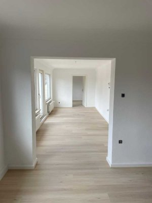 Modernisierte 3,5 ZKB-Penthouse-Wohnung mit Terrasse!