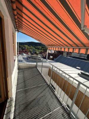 Modernisierte Wohnung mit zwei Balkonen und Einbauküche zu vermieten