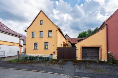 Bauernhaus mit Scheune und Selbstversorgergarten