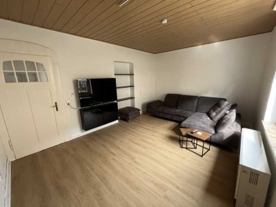 Helle Altbauwohnung mit Charme & Smart-Home-Komfort – 2 Zimmer + moderne Küche + Bad