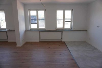 Schöne, helle und generalsanierte 2-Zimmer-Wohnung direkt am Marktplatz!