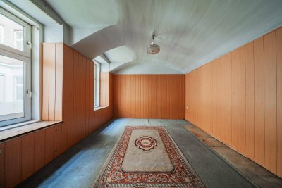 Verwirklichen Sie Ihre Wohnideen! Sanierungsbedürftiger Altbau mit Terrasse beim Radetzkyplatz!