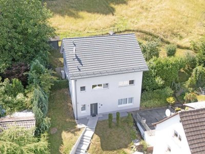 Neckarsteinach/Darsberg: Attraktives, neuwertiges, freistehendes Einfamilienhaus mit großem Garten