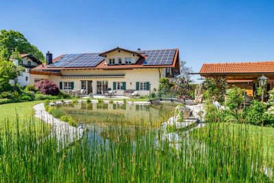 Klassische Eleganz:
Großzügige Residenz mit Schwimmbad und Panoramablick