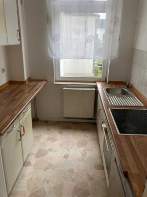 Gemütliche 3-Zimmer mit Laminat, Wannenbad und Einbauküche in guter Lage!