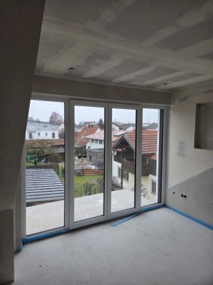 Neubau-Erstbezug: Moderne 2-Zimmer Dachgeschosswohnung mit Balkon in Schwindegg