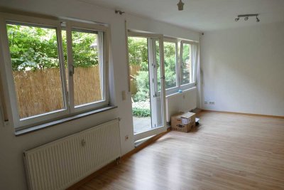 Freundliche, ruhige Wohnung mit Küche und Terrasse in zentraler, ruhiger Wohnlage