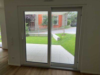 Neuwertige Wohnung mit drei Zimmern und Terrasse und Garten in Weinsberg
