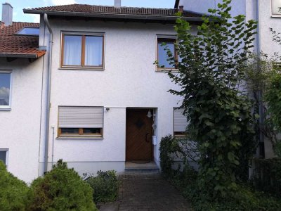 Reihenhaus in Ulm/ Söflingen mit 5 Zimmern 118 m² und teilausgebautem Dachgeschoss mit 25 m² .