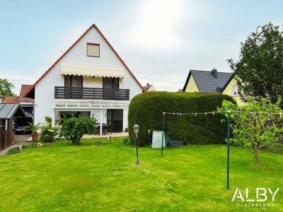 Freistehendes Zweifamilienhaus mit großzügigem Garten & sep. Einliegerwohnung in ruhiger Wohnlage