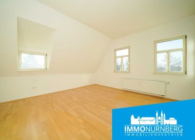 Kapitalanlage mit 4% Rendite: Sanierte DG-Wohnung in charmantem Altbau
