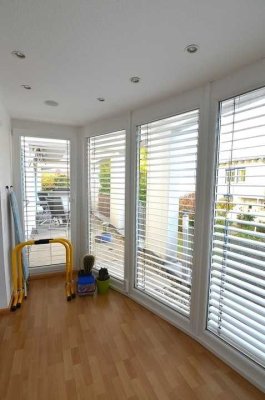 2-Zimmer-Erdgeschosswohnung mit Wintergarten und TG-Stellplatz am Eselsberg!