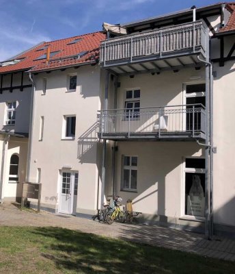 Exklusive, modernisierte 4-Zimmer-Wohnung mit Balkon und Gartenmitbenutzung in Berlin-Wannsee