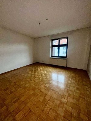 WG-taugliche 3 Zimmer Wohnung mit Balkon und EBK direkt am Bergmannsheil.