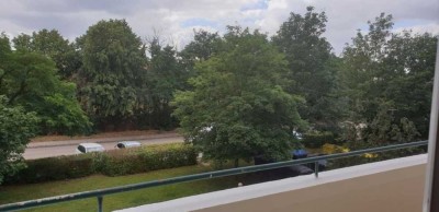 sonnige bezahlbare Wohnung mit AUFZUG im Grünen 2-Raum 56 m²