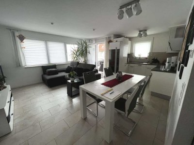 Schöne helle gepflegte 2-Zimmerwohnung in See naher Lage mit Balkon, EBK, TG, Aufzug