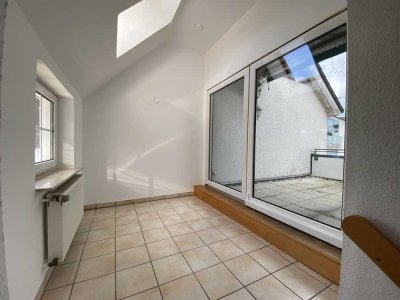 Vollständig renovierte 3-Raum-Dachgeschosswohnung mit Balkon in Wiehl