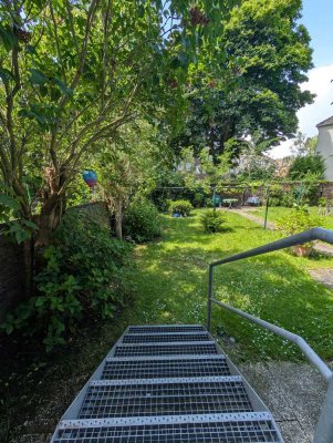 Frisch renovierte 3-Zimmer-Wohnung mit eigenem Garten in gepflegtem Mehrfamilienhaus