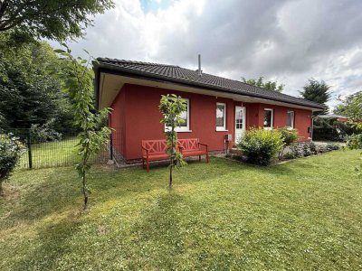 Bungalow mit idyllischem Grundstück