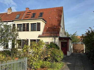 RUHIG GELEGENE, GEPFLEGTE DOPPELHAUSHÄLFTE IN DER PARKVORSTADT