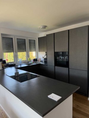 Helle 3-Zimmer-Wohnung mit 2 Balkonen & moderner Einbauküche – nur 4 Min. zum Bahnhof Hennef!