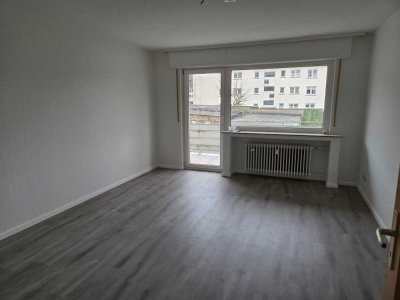 Erstbezug nach Sanierung: 3-Zi.-Wohnung mit Balkon in Solingen-Gräfrath