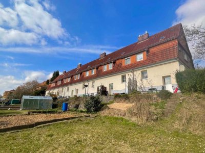 Nidda: Mehrfamilienhaus mit 14 Wohnungen zu verkaufen, gebaut wie Reihenhäuser.