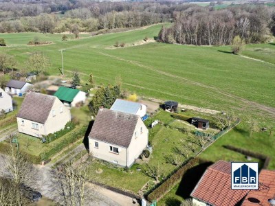 Helles Familiendomizil mit Doppelgarage und Pavillon in ruhiger Wohnlage