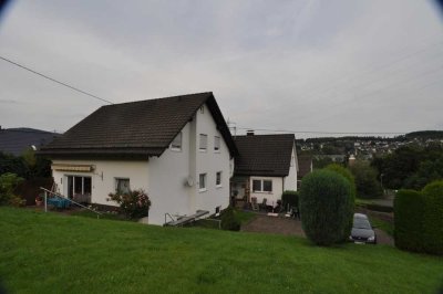 KREUZTAL: EIGENTUMSWOHNUNG, 3 ZKB Balkon DG, Bj. 95 in gepfl. Anlage mit schöner Aufteilung
