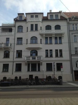 5-Zi.-Whg. in einem edlen Altbau am Hohenzollernplatz zu verm.