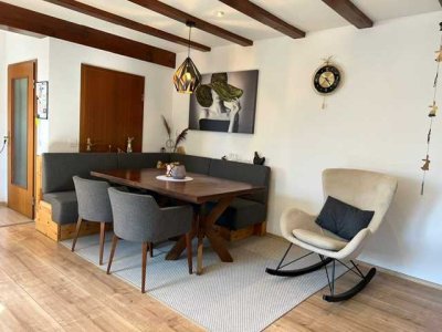 Stilvolle, sanierte 3-Raum-Maisonette-Wohnung mit EBK in Moos