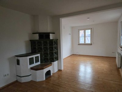 Einfamilienhaus mit Offenstall, Stallgebäude, großer Weide und PV-Anlage