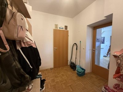 Wohnen im Herzen von Fehring – 3 Zimmer, Balkon &amp; top Infrastruktur...!