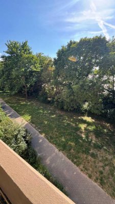 Kernsanierte Eigentumswohnung mit Balkon direkt am Feld