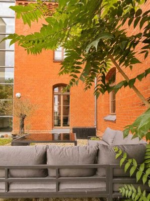 Berliner Vorstadt: 2-Zimmer-Wohnung mit privater Hofterrasse, Balkon & Stellplatz