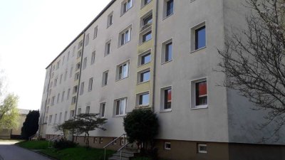 Schöne 3 Raum Wohnung im 1. Obergeschoss - mit Balkon