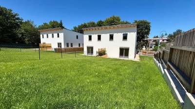 Exklusiver Wohngenuss in sonniger Ruhelage mit Garten, Terrasse und KFZ-Stellplätze – Nähe Wien