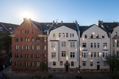 Vermietete Altbau-Eigentumswohnung mit Balkon in Düsseldorf-Golzheim
