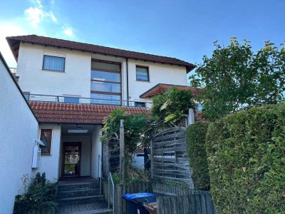 Schicke, helle 2-Zimmer-Terrassenwohnung m. EBK in herrlicher Aussichtslage an Einzelperson