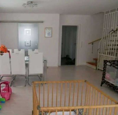 Stadthaus (Reihenhaus) mit 4 Schlafzimmern und 3 WCs im Zentrum