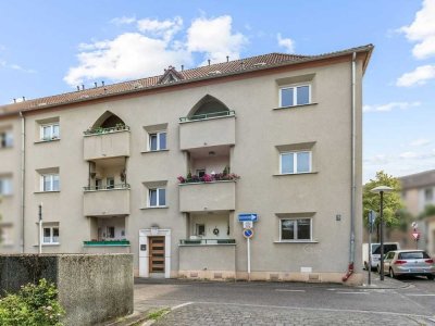 Helle 3-Zimmer-Wohnung mit Loggia in denkmalgeschützter Hofanlage von Köln-Mauenheim