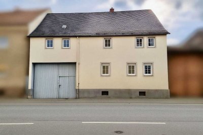 Wohnhaus mit idyllischem Hof und großer Scheune voller Potenzial!