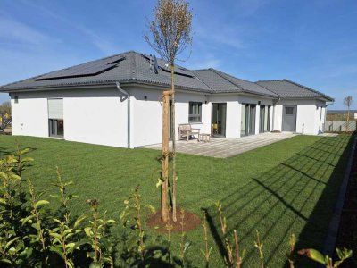 ***Moderner Neubau zum Erstbezug in Feldrandlage mit vielen Extras***