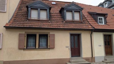 Gepflegtes Reihenmittelhaus mit rustikalem Charme und Garten in Kitzingen